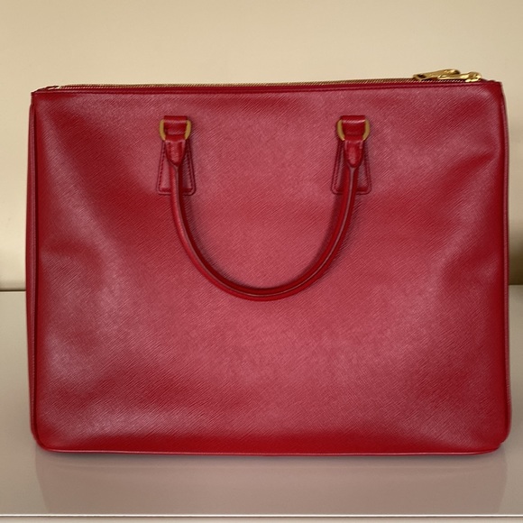 Authentic Prada Extra large Galleria Tote - Picture 4 of 16
